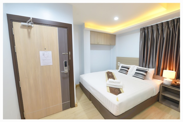 4M プラトゥーナム ホテル