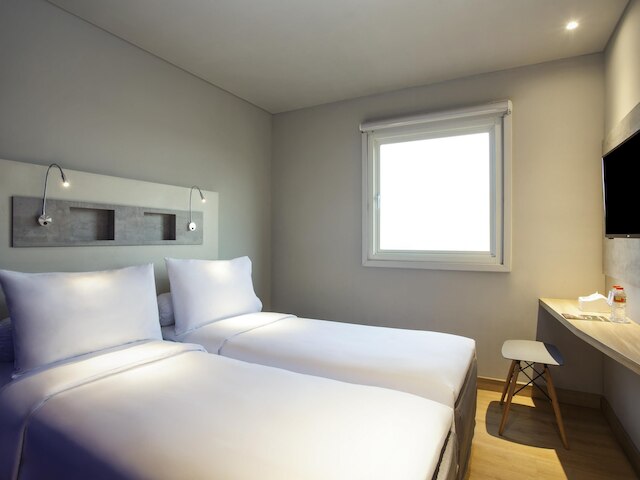 イビス バジェット スラバヤ ディポネゴロ