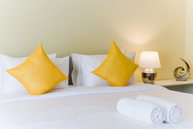 美しい夕日が見える高級ヴィラ、プール付き