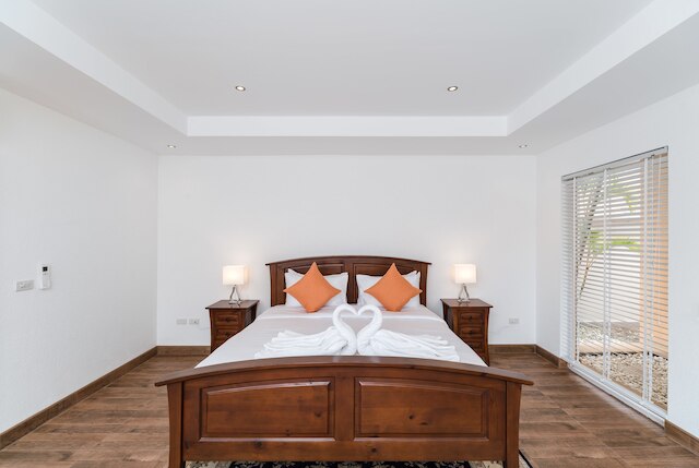 美しい夕日が見える高級ヴィラ、プール付き