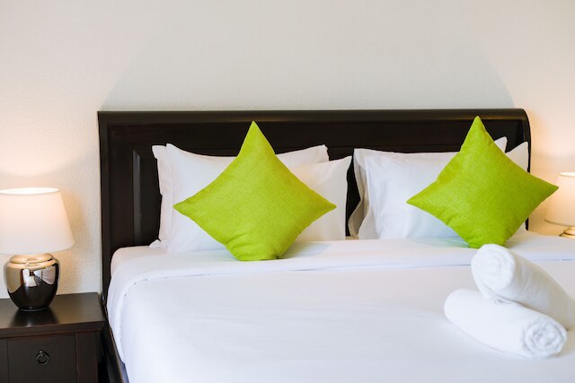 美しい夕日が見える高級ヴィラ、プール付き