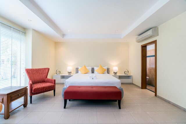 美しい夕日が見える高級ヴィラ、プール付き