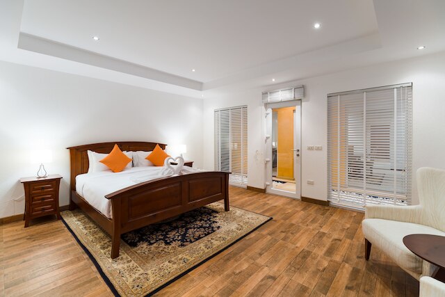 美しい夕日が見える高級ヴィラ、プール付き