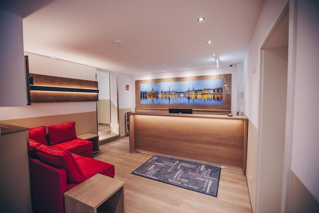 ホテル ラッキーズ イン ゲーエムベーハー