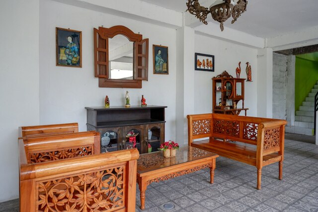 レッドドアーズ アット ジャラン パラントゥリティス