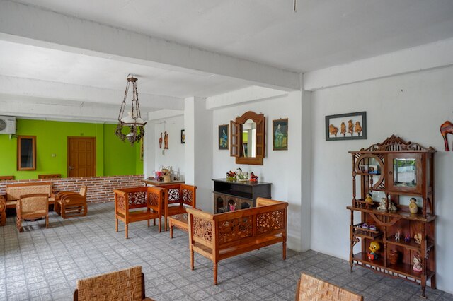 レッドドアーズ アット ジャラン パラントゥリティス