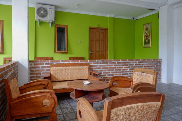 レッドドアーズ アット ジャラン パラントゥリティス