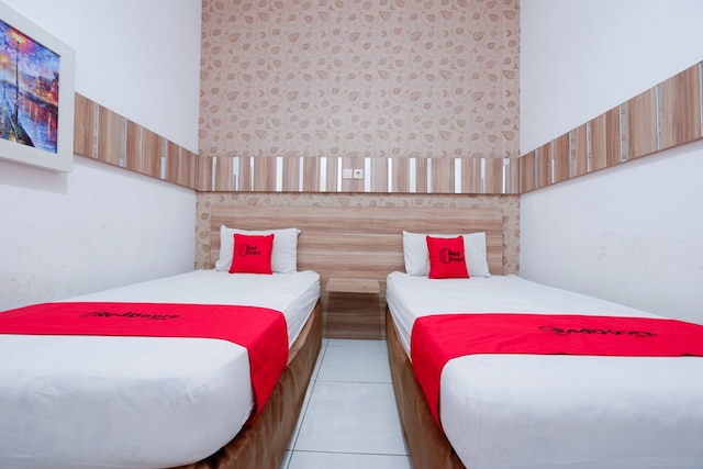 レッドドアーズ ニア プラザ シンパン リマ