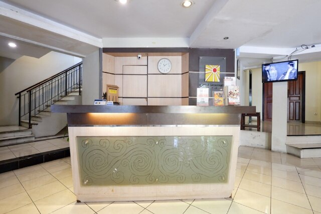 レッドドアーズ プラス アット シンゴサリ ラヤ