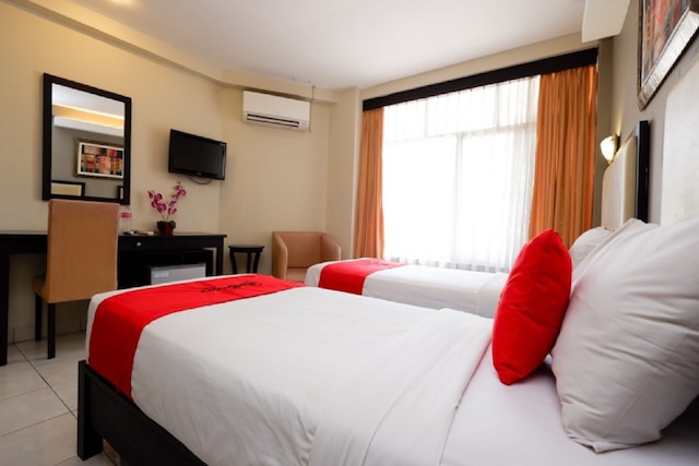 レッドドアーズ プラス アット シンゴサリ ラヤ