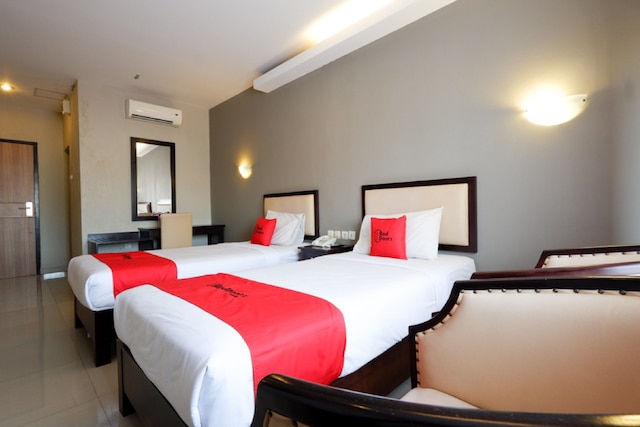 レッドドアーズ プラス アット シンゴサリ ラヤ