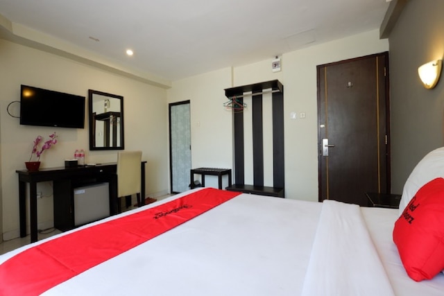 レッドドアーズ プラス アット シンゴサリ ラヤ