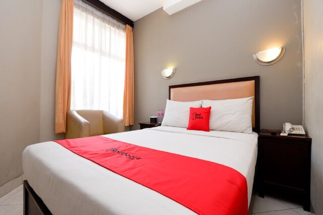 レッドドアーズ プラス アット シンゴサリ ラヤ