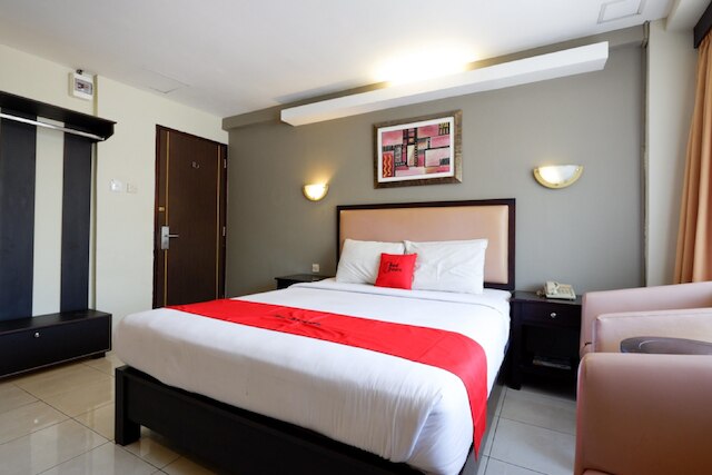 レッドドアーズ プラス アット シンゴサリ ラヤ