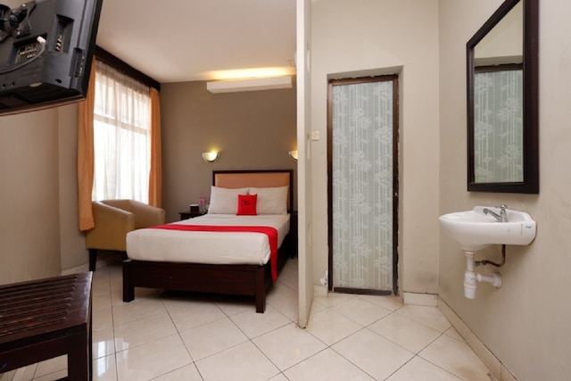 レッドドアーズ プラス アット シンゴサリ ラヤ