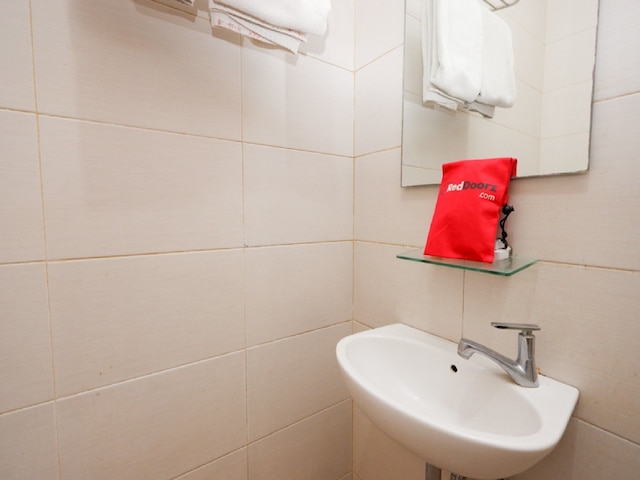 レッドドアーズ プラス アット シンゴサリ ラヤ