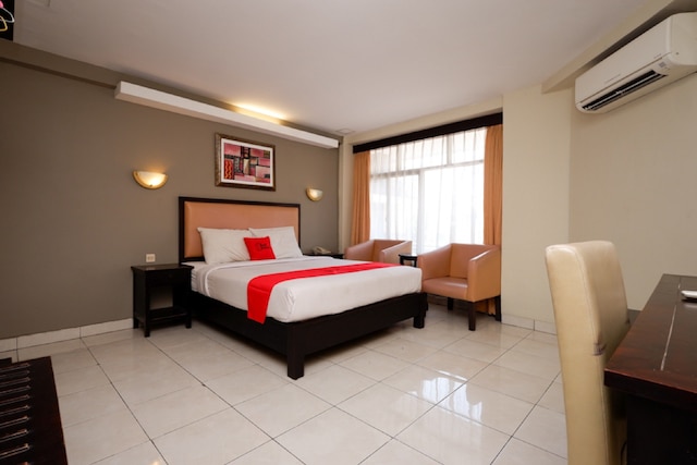 レッドドアーズ プラス アット シンゴサリ ラヤ