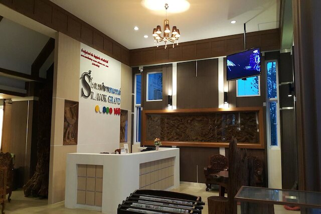 シラヨック グランド ホテル