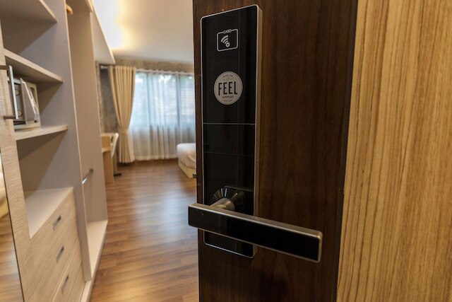 フィール ニンマン ブティック