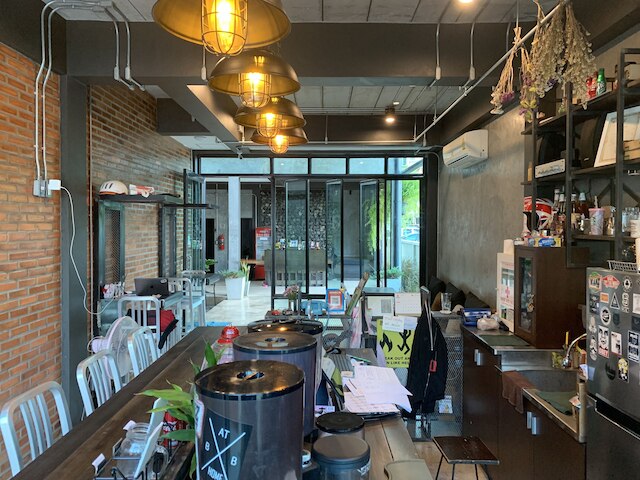 ノーン ニー ノール ホステル & カフェ