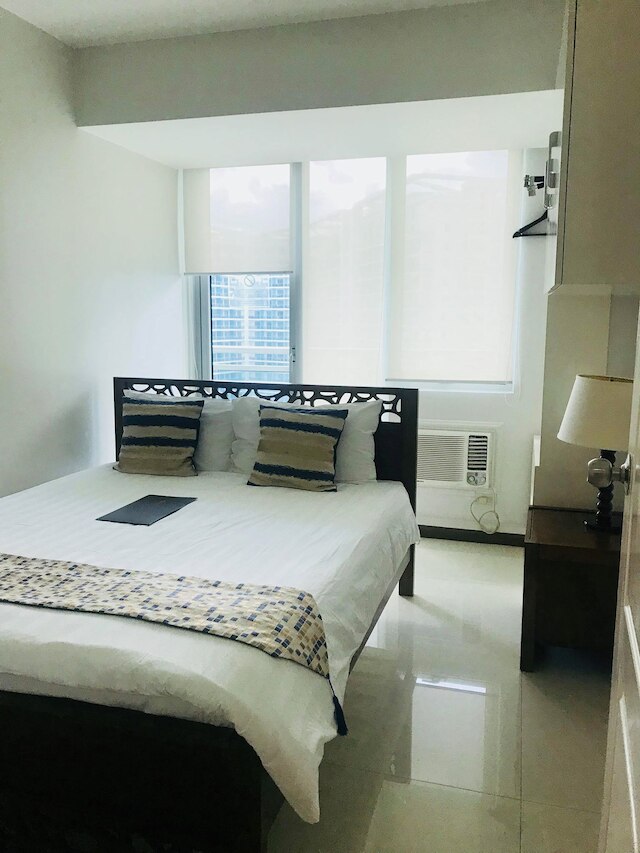 アズール ビーチ クラブ パリス ヒルトン