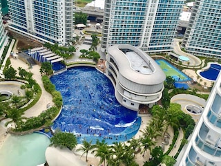 アズール ビーチ クラブ パリス ヒルトン