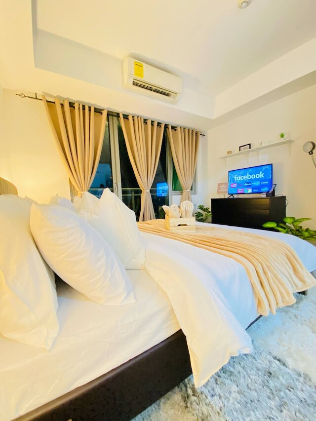 アズール ビーチ クラブ パリス ヒルトン