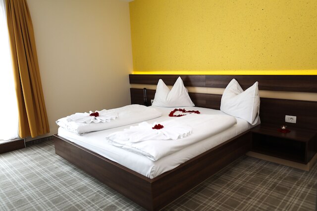 プリマス ホテル & アパートメンツ