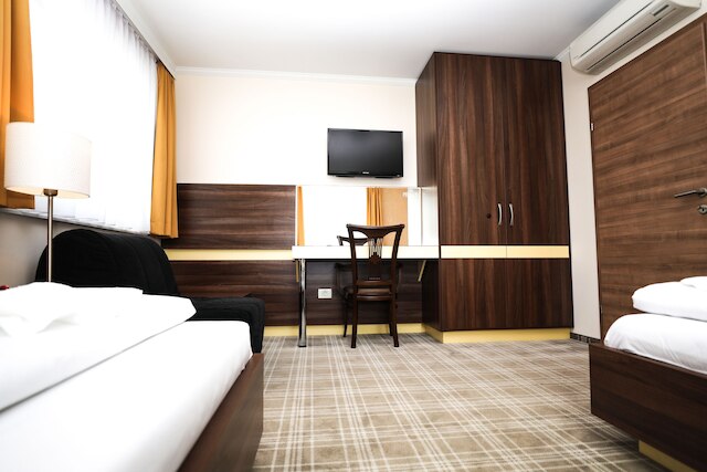 プリマス ホテル & アパートメンツ