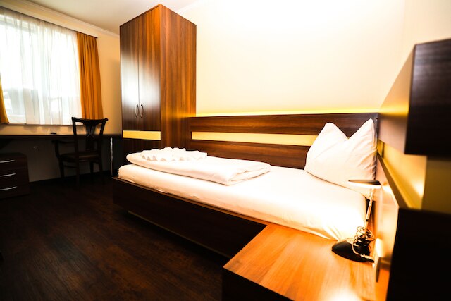 プリマス ホテル & アパートメンツ