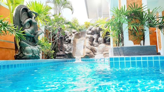 JOOPLAND ラグジュアリー プール ヴィラ パタヤ ウォーキングストリート 6 ベッドルームズ