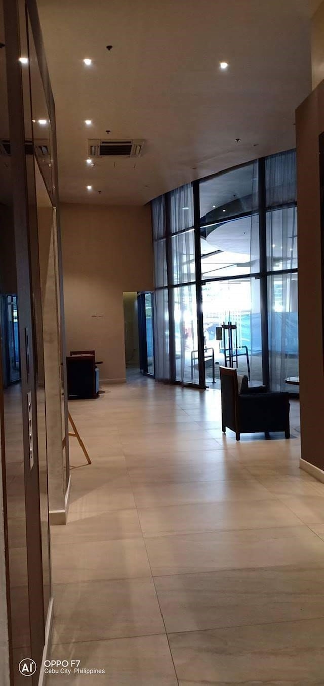 コリーンズ ベッドシット アット ホライゾンズ 101