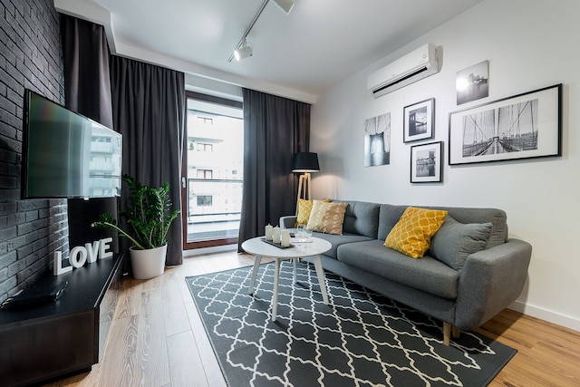 ユアセカンドフラット シェドミオグロツカ