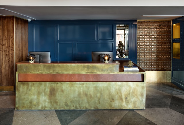 ザ レボリューション ホテル