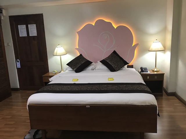 クリスタル パレス ホテル