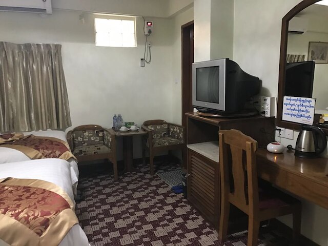 クリスタル パレス ホテル