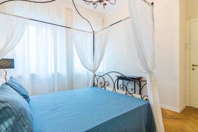 ラグジュアリー 3 ベッドルームズ ニア ドゥオーモ