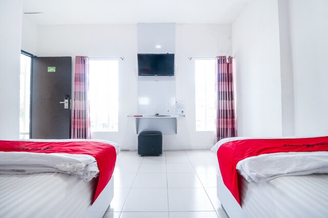 レッドドアーズ ニア ターミナル バトゥ アンパー