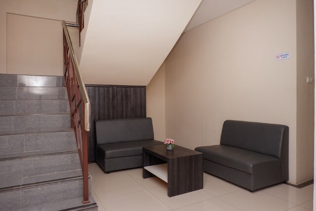 レッドドアーズ ニア ジャヴァ スーパーモール スマラン