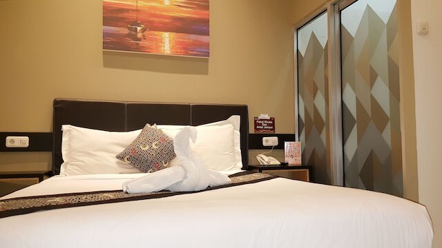 サンライズ ホテル ジョグジャ