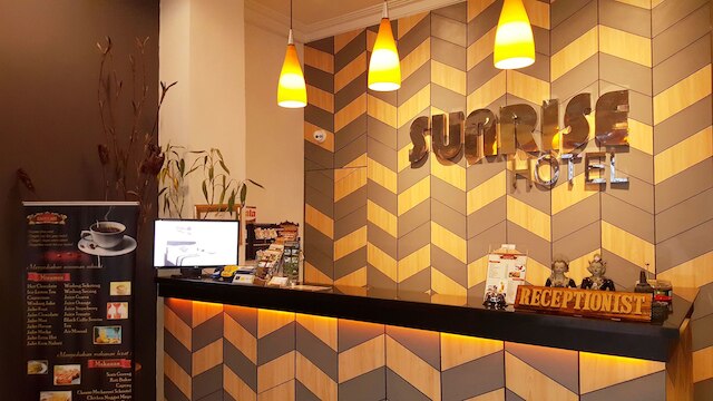 サンライズ ホテル ジョグジャ