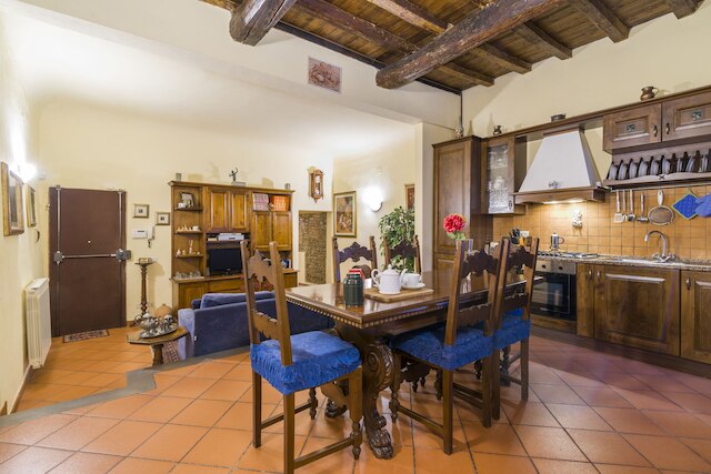 フローレンス アリエント ロマンチック アパートメント