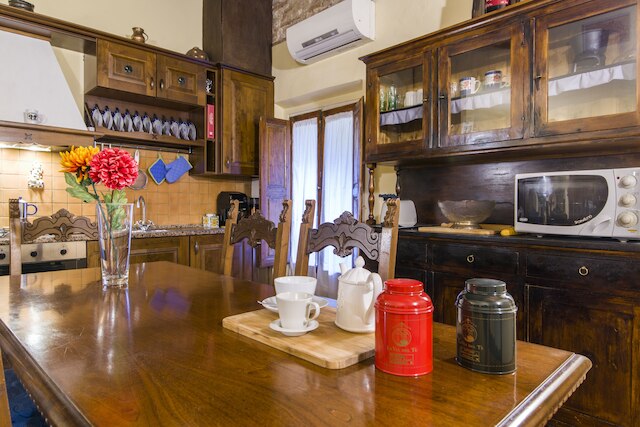 フローレンス アリエント ロマンチック アパートメント