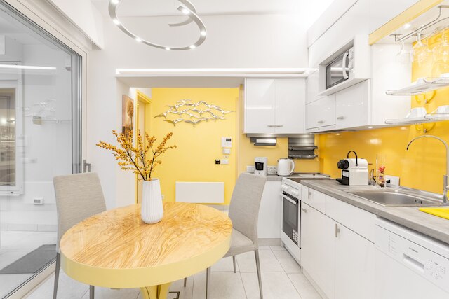 アクロポリス スイーツ 2 - ホェア エルス イン アテネ