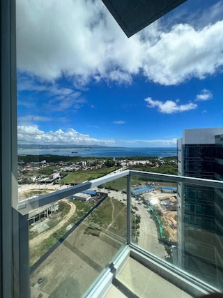 コンド アパートメント イン マクタン ニュータウン