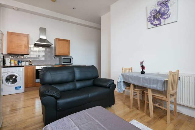 アパートメント 33