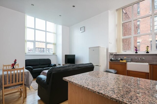 アパートメント 33