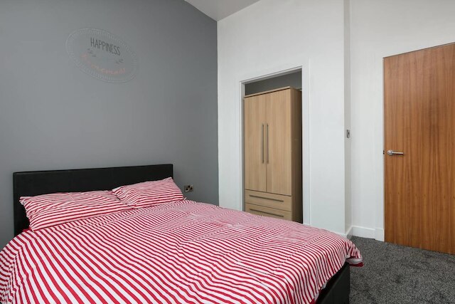 アパートメント 33