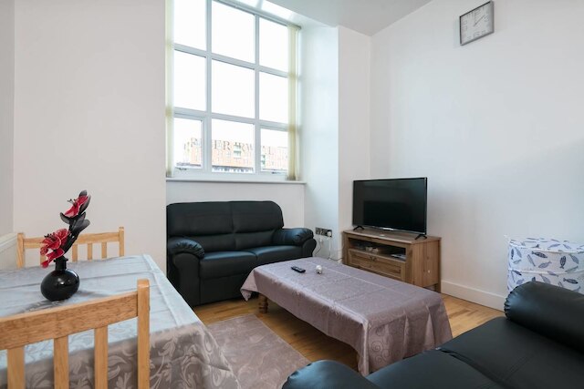 アパートメント 33