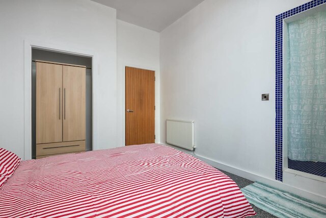 アパートメント 33